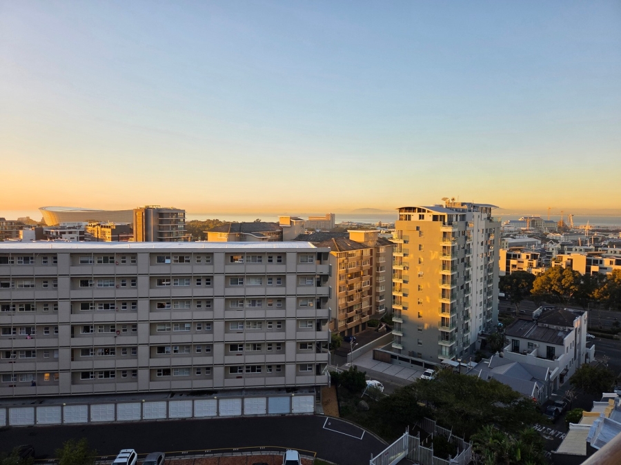 To Let 1 Bedroom Property for Rent in Green Point Western Cape